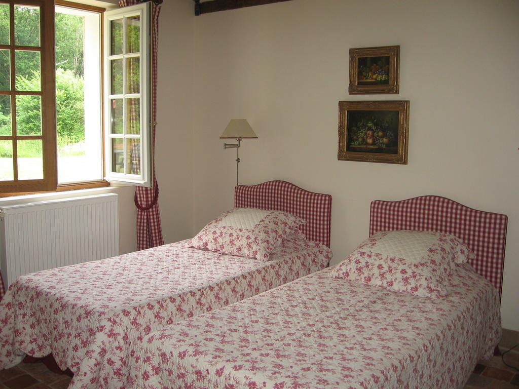 Les Vieux Guays Bed & Breakfast Cerdon  Стая снимка